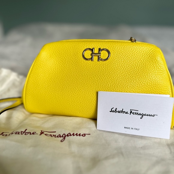 NWT 💛 Salvatore Ferragamo Calfskin Small Gancini Crossbody Bag Canary Yellow - Picture 1 of 17